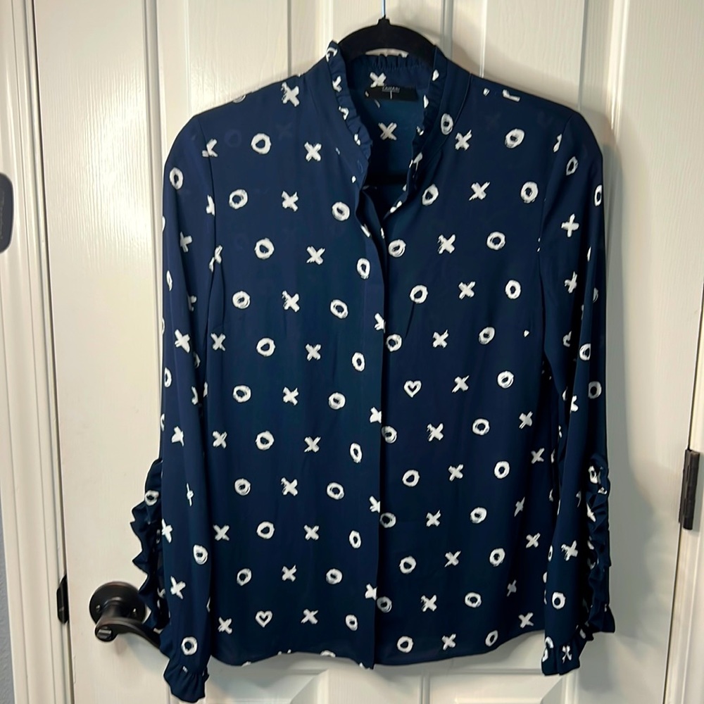 Tahari navy silk blouse with x and o pattern and flutter sleeve. Size Xsmall